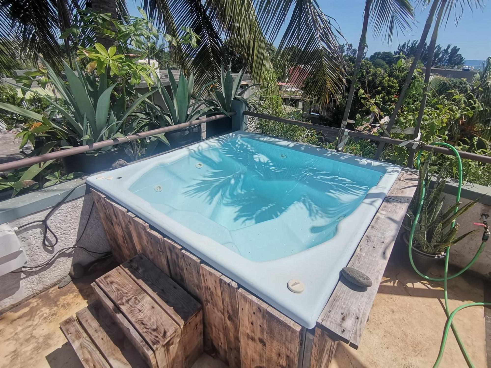 Modern Apartment/3Bedrooms/2Bathrooms/Rooftop/Jacuzzi Pointe aux Sable ภายนอก รูปภาพ